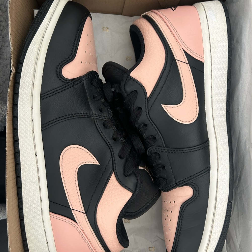Jordan Sneakers Black and Pink
